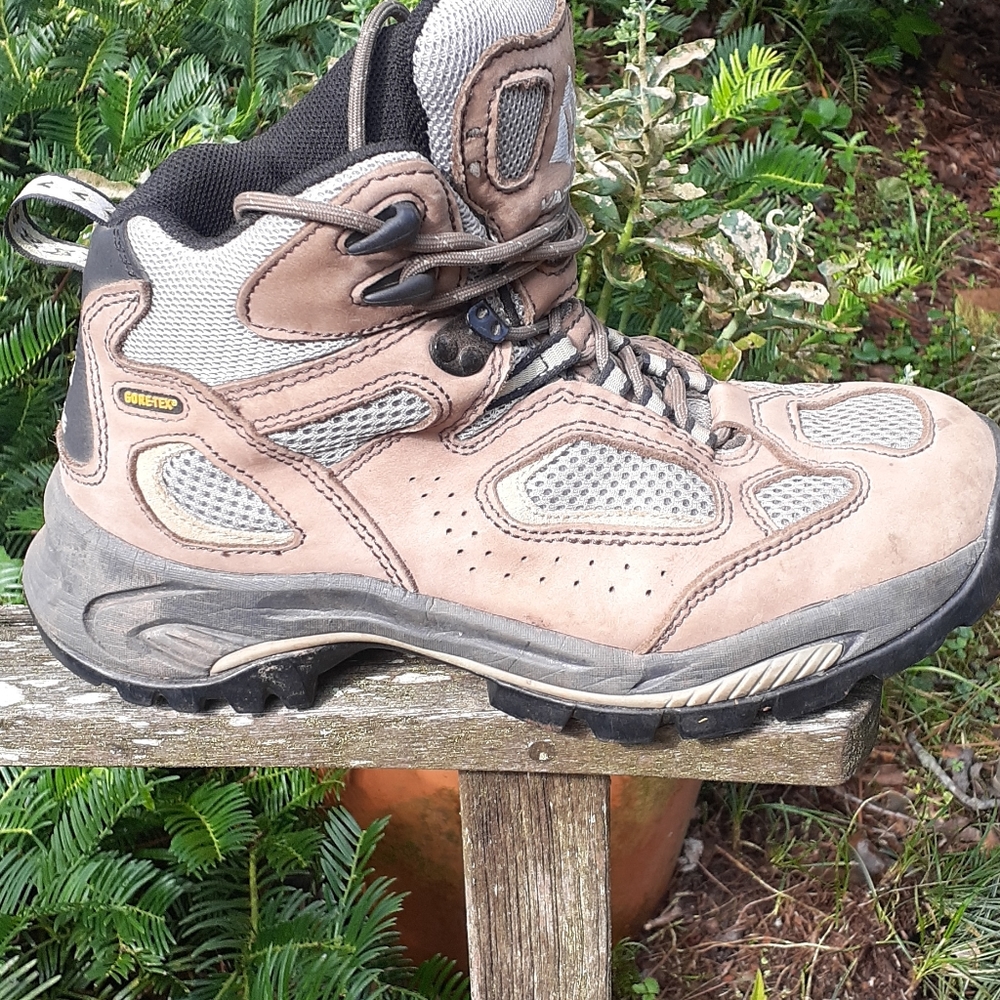 Vasquez womens hiking boots
